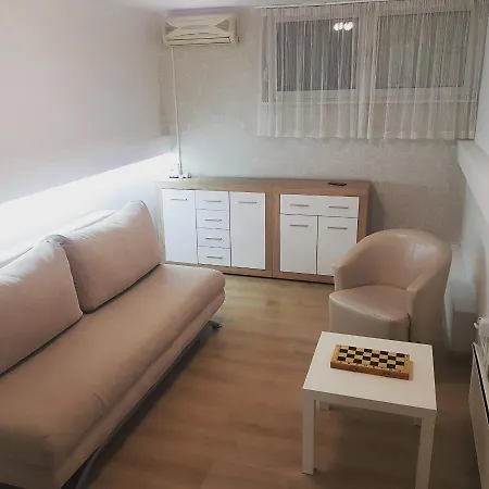 Apartman Je Zatvoren Apartman *